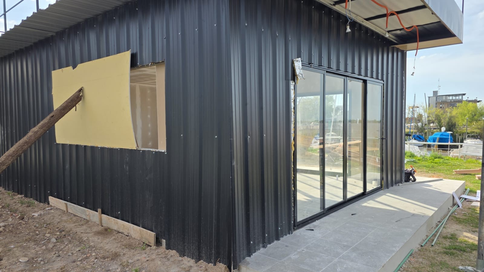 Estructura metálica y terraza — Obra terminada