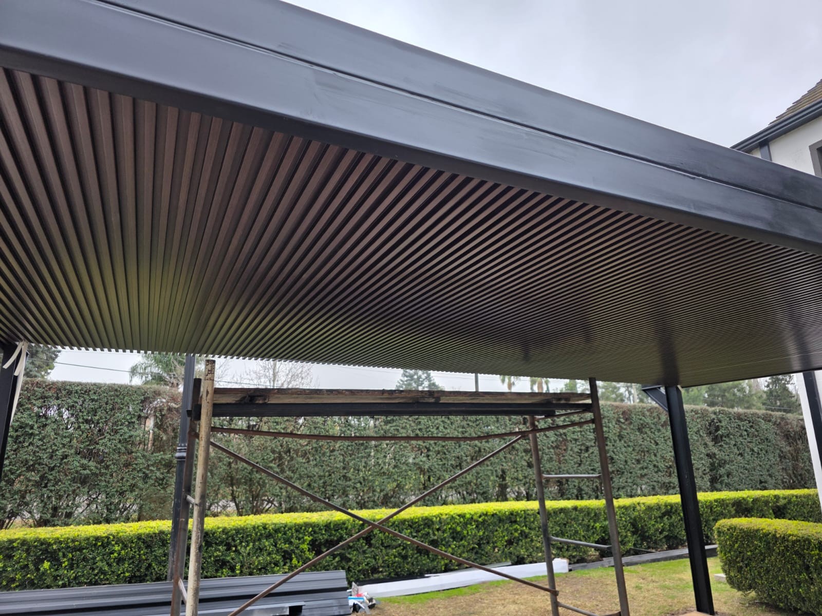 Galería y pérgola exterior — Obra terminada