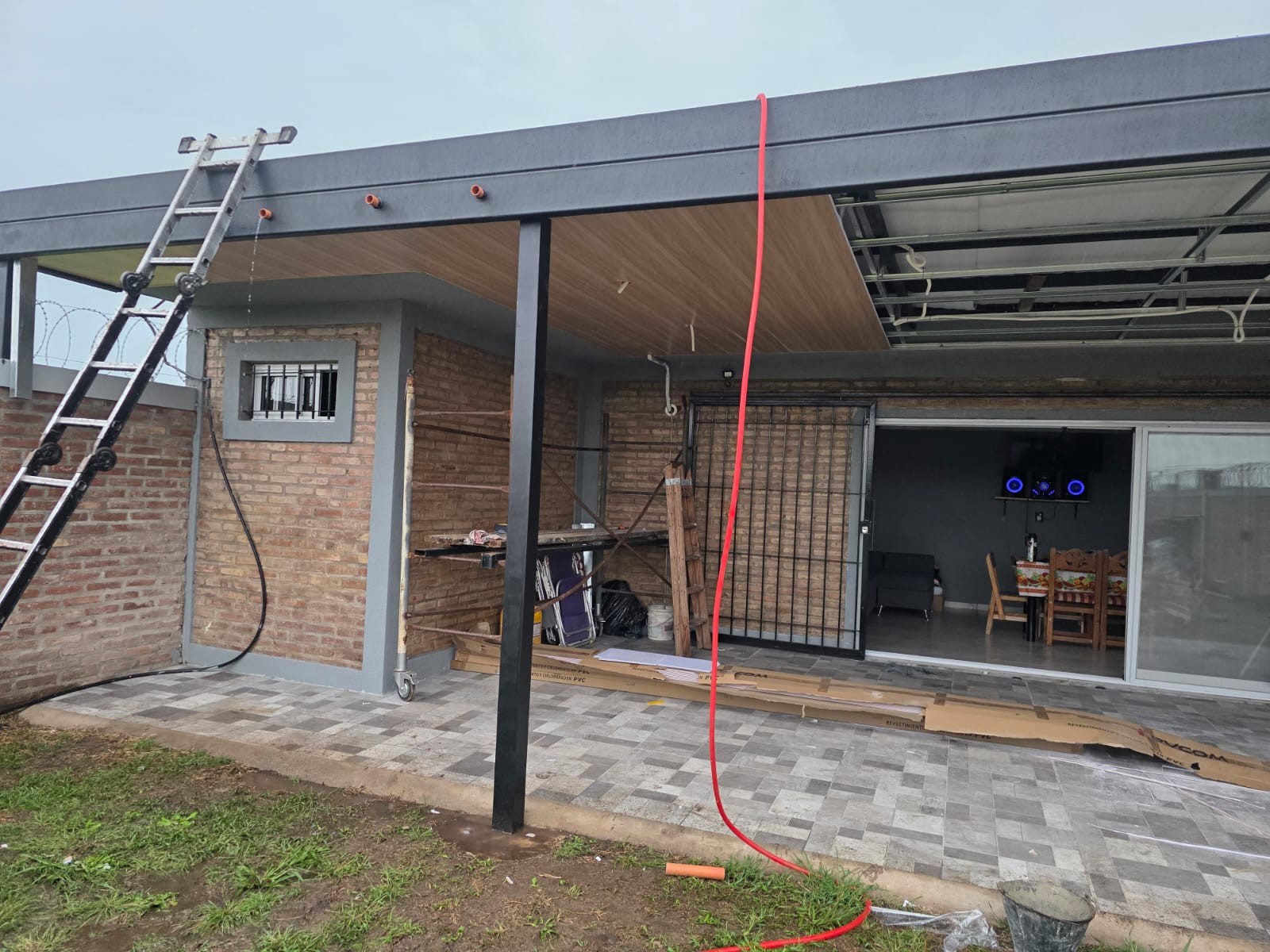 Galería con cielorraso de madera — Proceso de obra