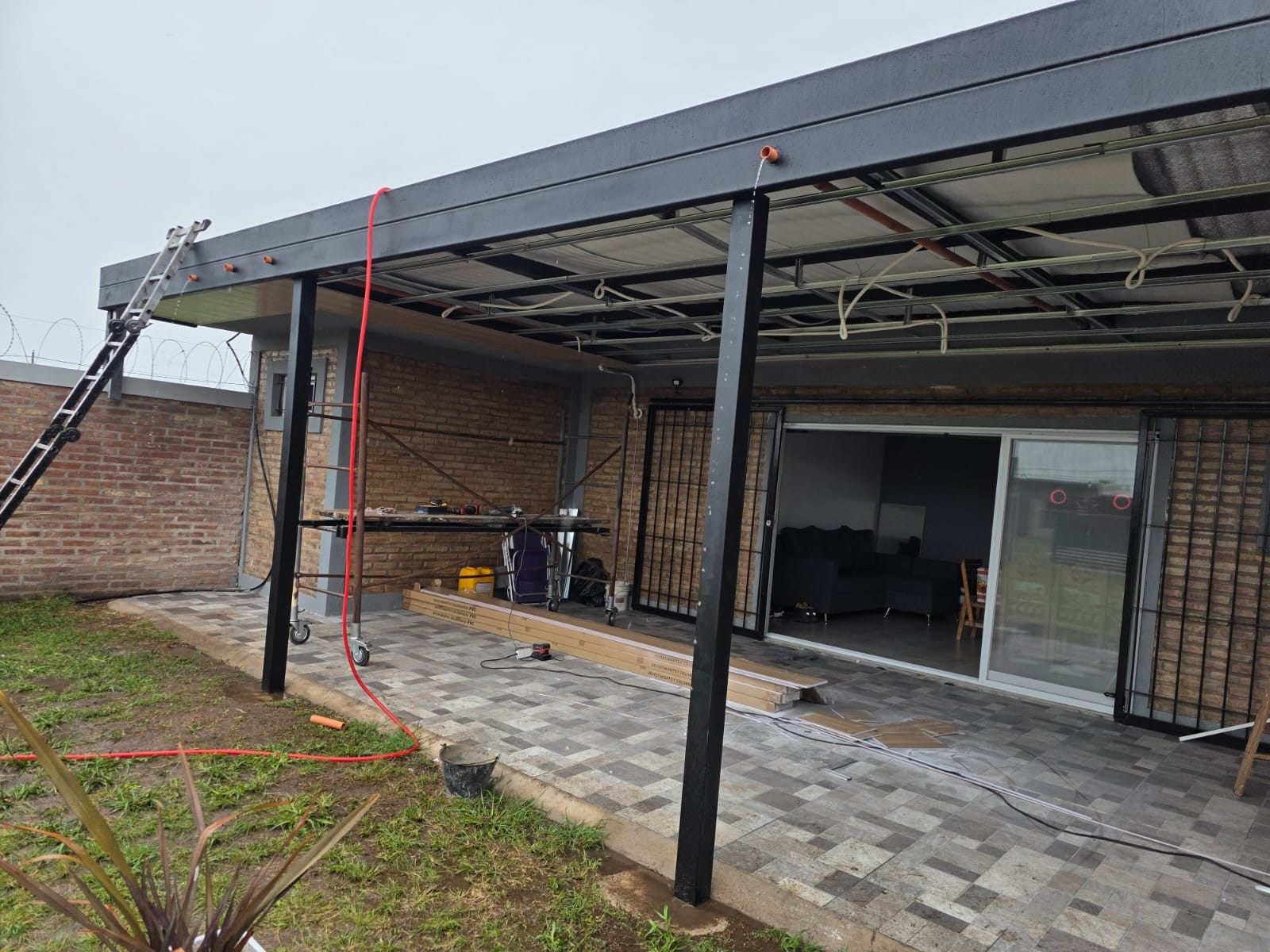 Galería con cielorraso de madera — Proceso de obra