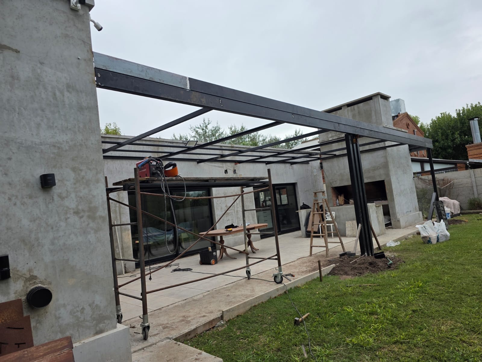 Galería con cielorraso de madera — Proceso de obra