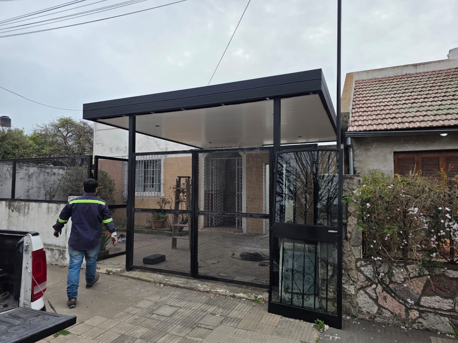 Galería metálica a medida — Galería terminada